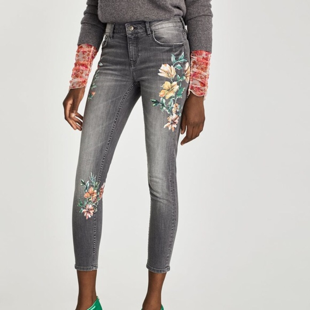 Grey jeans with flower print